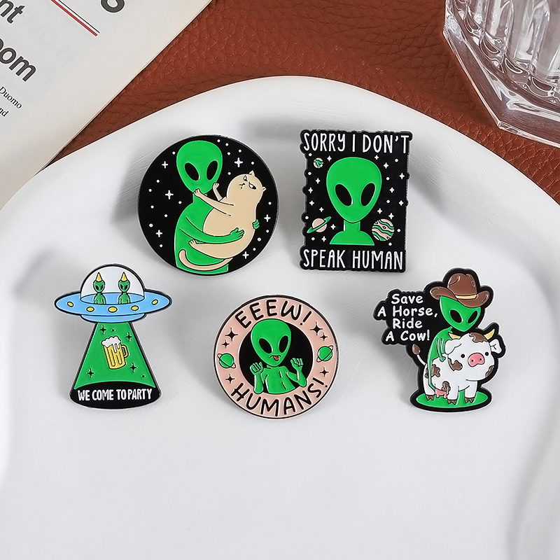 Embroidery House - UFO نأتي إلى حفلة المينا دبابيس