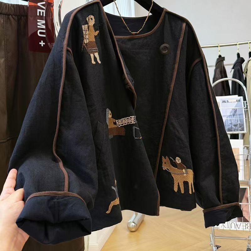Embroidery Origin - سترة نسائية قصيرة بتطريز ثقيل وياقة