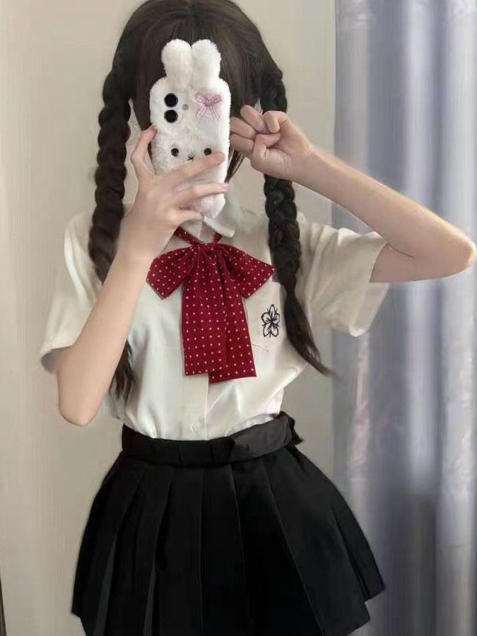 طقم صيفي نسائي بتصميم جامعي يا - مراجعة Embroidery Uniforms وسعره