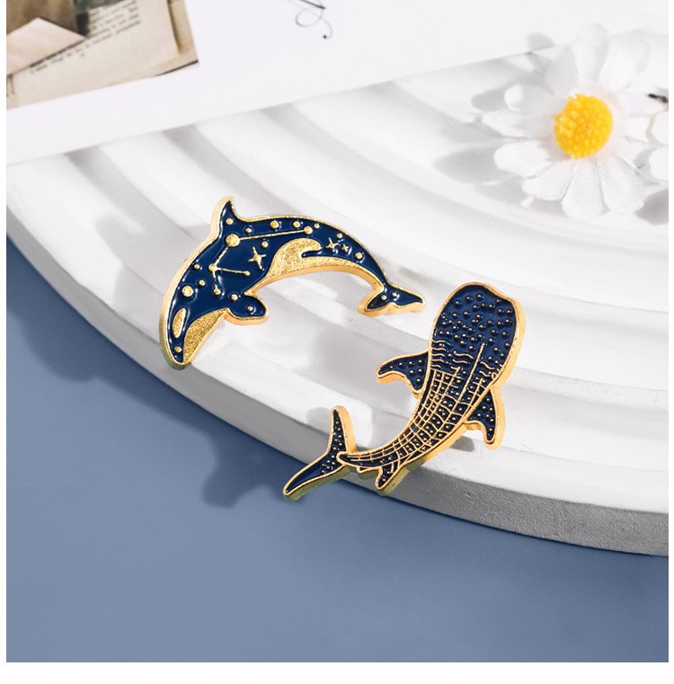 دبابيس زينة على شكل حوت أزرق ل - مراجعة Embroidery Whale وسعره