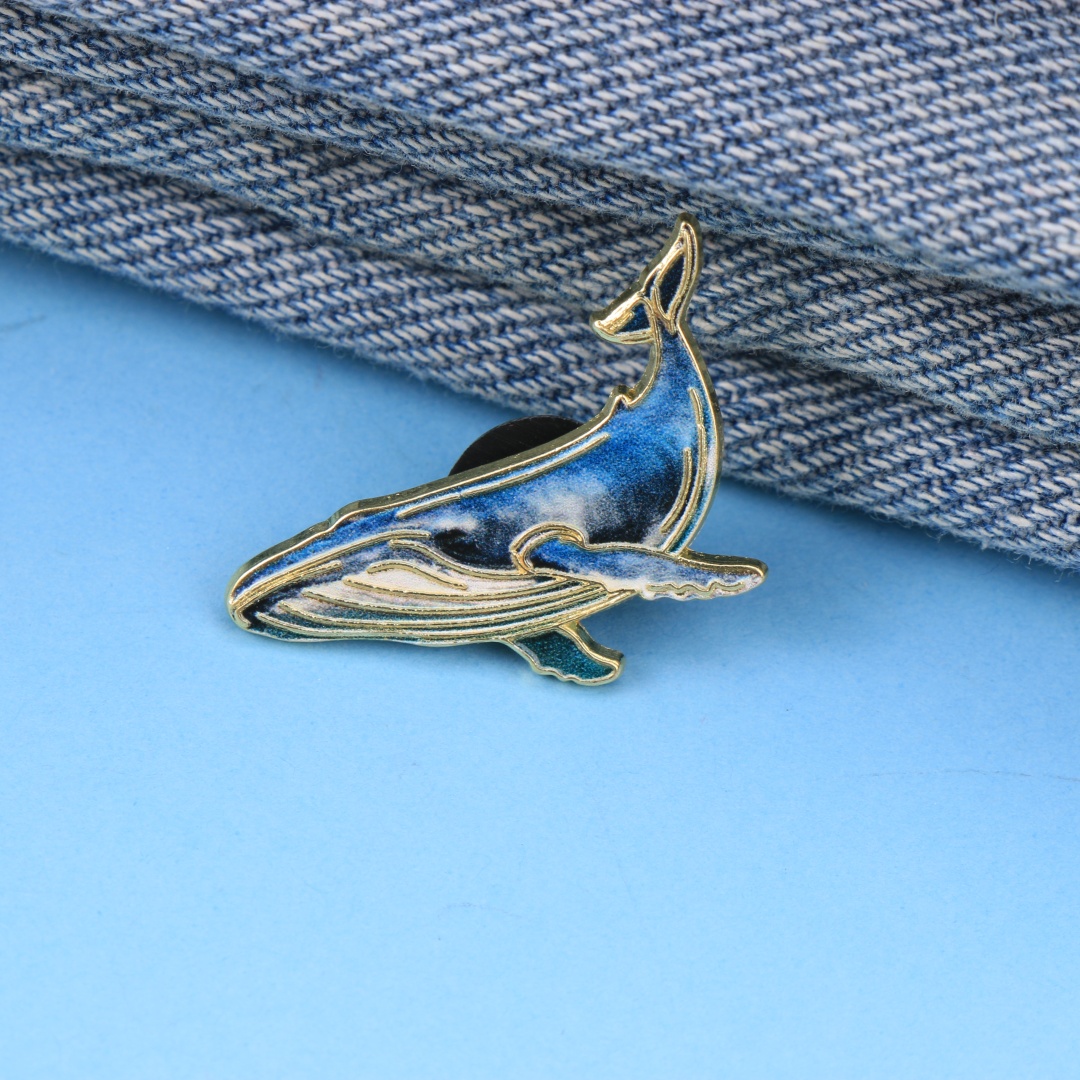 دبوس مينا على شكل حوت أزرق متد - مراجعة Embroidery Whale وسعره
