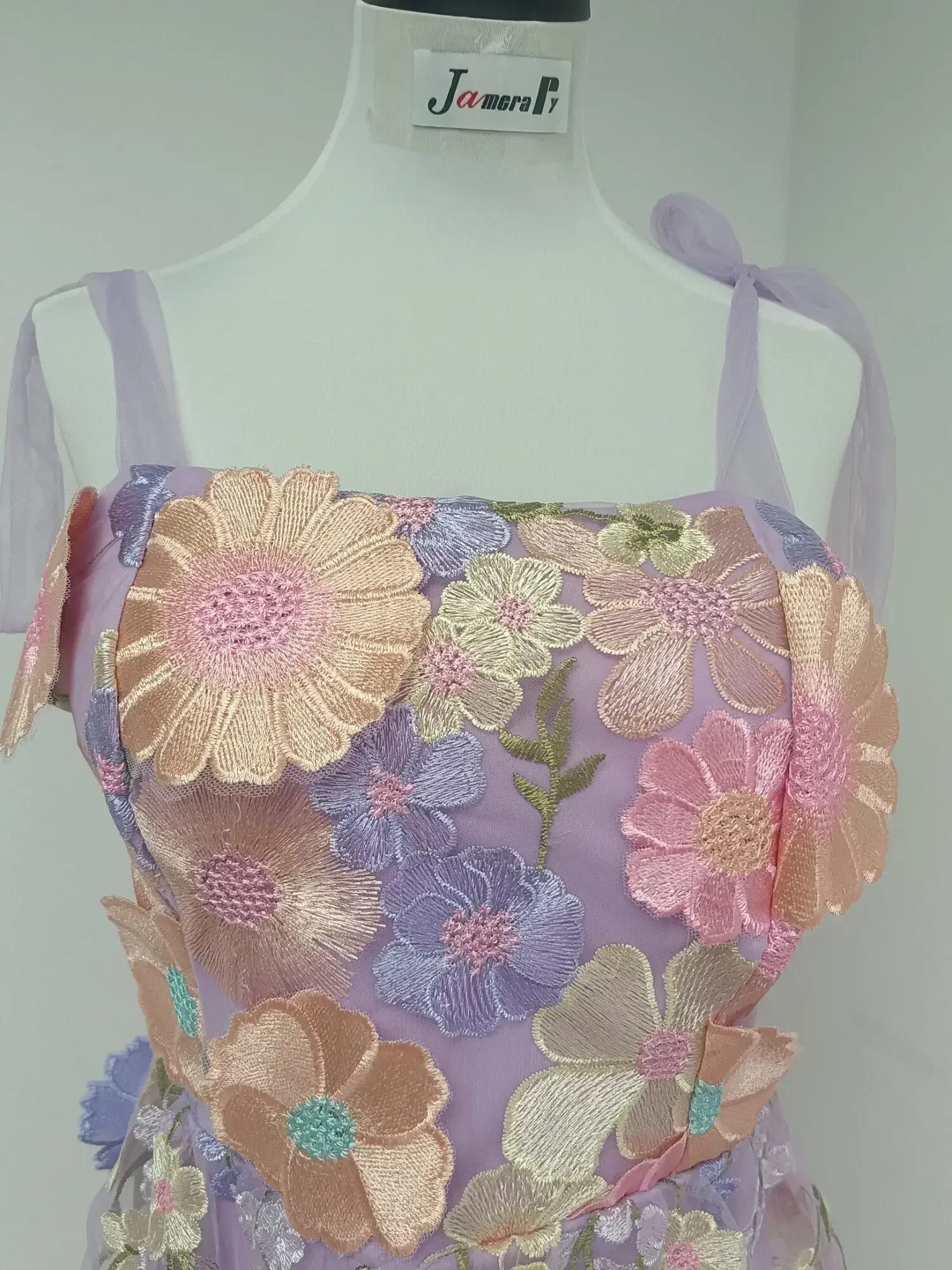 مصممي العلامة التجارية مساء حف - مراجعة Embroidery Zara وسعره